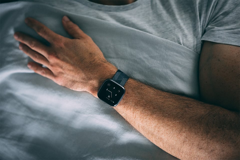 Test Fitbit Versa : une montre connectée pour femme mais pas que !