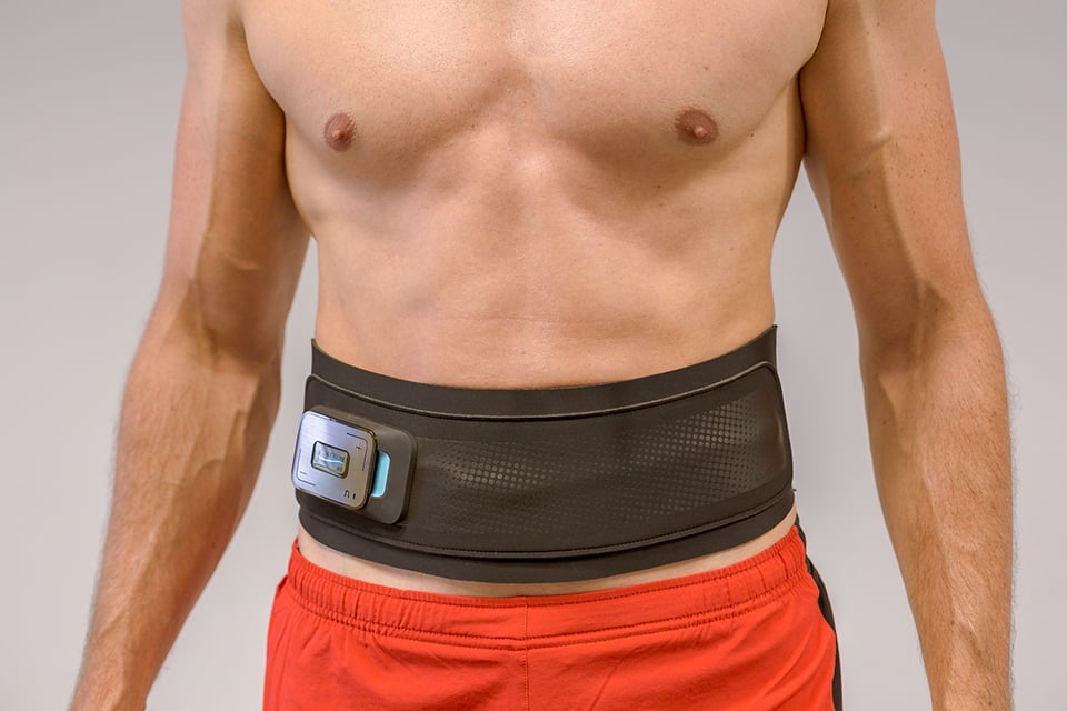 Test électromusculation : ceinture abdos connectée et short