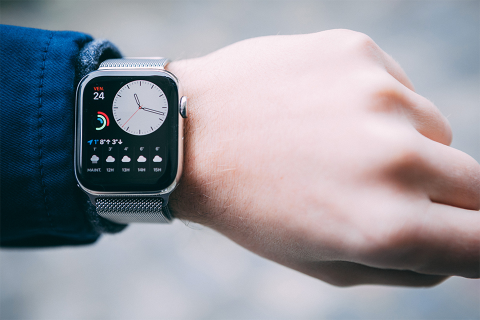 Apple Watch SE - Pourquoi c'est la Montre Connectée d'Apple à Choisir en  2020? 
