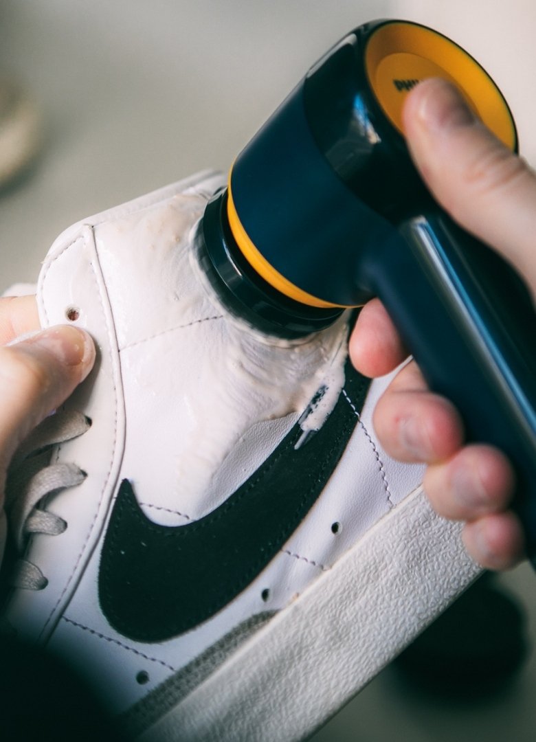 Test Sneaker Cleaner : Philips vous cire les pompes - Les Numériques